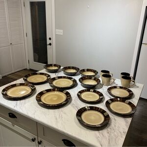 Pfaltzgraff‎ Everyday Dinnerware Tahoe table setting for four 16 piece set